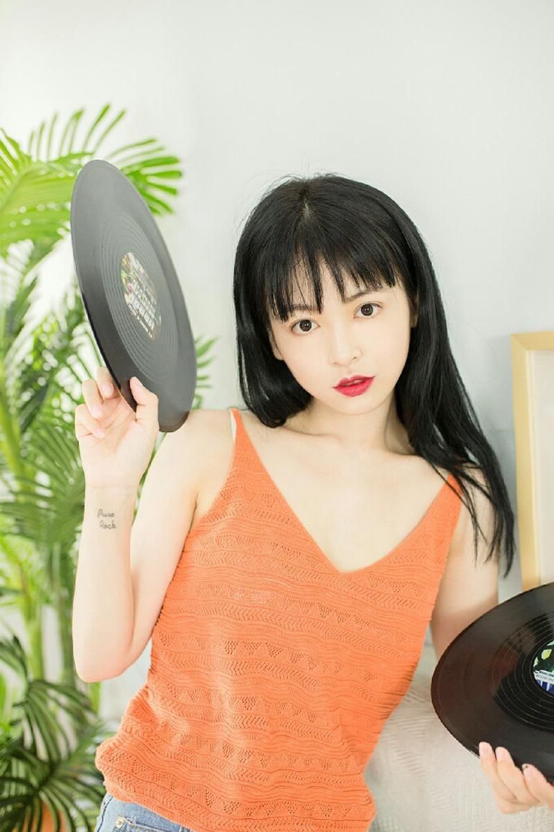 牛仔短裤美女背心吊带性感私房写真 第一辑