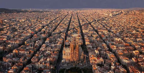 盖了136年终要完工的烂尾楼！结果被曝是违章建筑，被罚款近3亿元