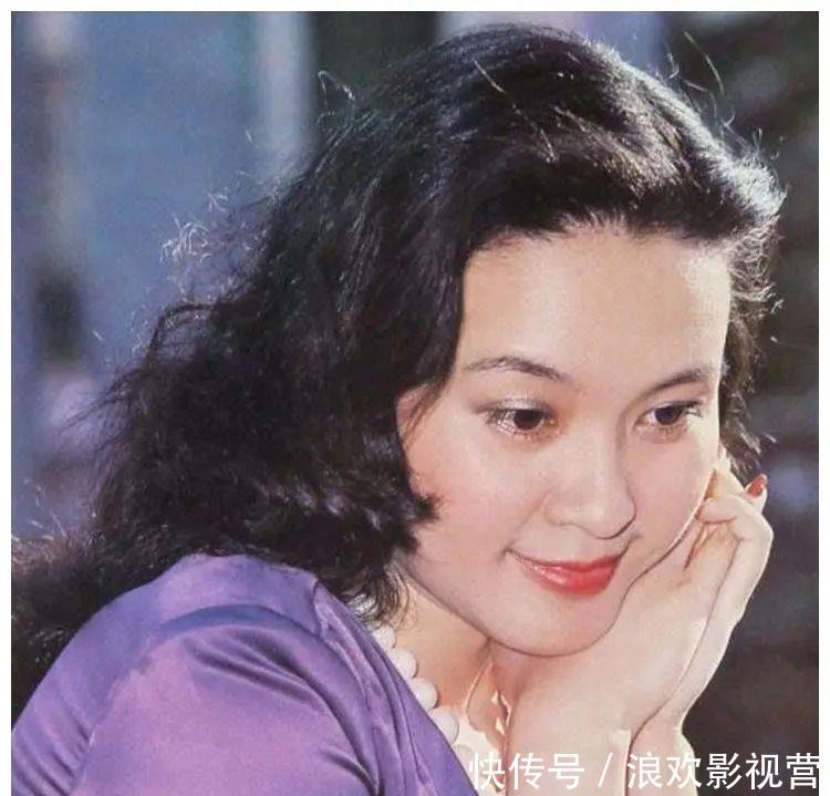 『朋友们』她7岁演电影,28岁获影后,37岁二婚嫁小10岁男友,今却孤身一人