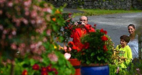 苏格兰一老人花16年时间，打造童话般花园，半夜经常听到拍照声