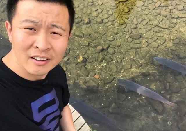 在农村钓了条107斤的青鱼，给人1500块买走了，村里老人说卖亏了