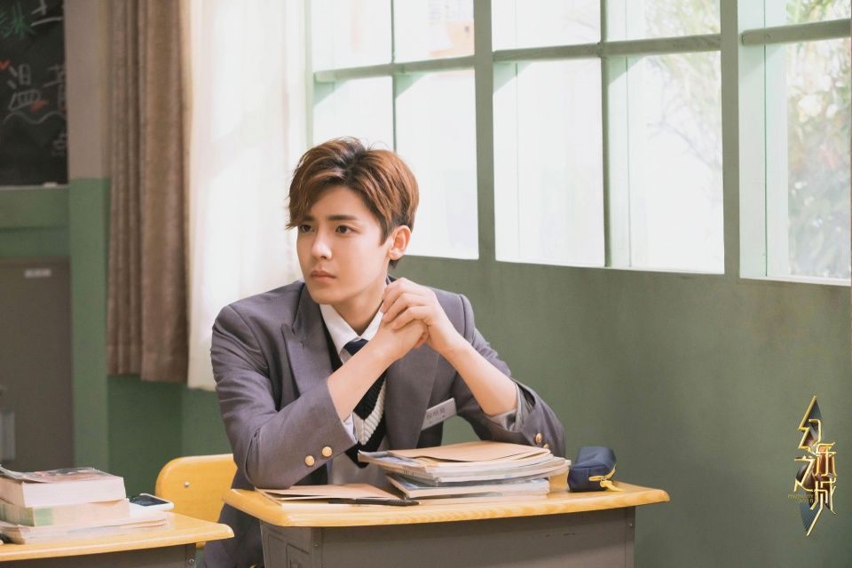 侯明昊数档综艺节目连播 热舞、唱演、灌篮好