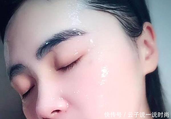漂亮女人睡前用它洗脸，一觉醒来脸蛋如绸缎般白净，胜过剥壳鸡蛋