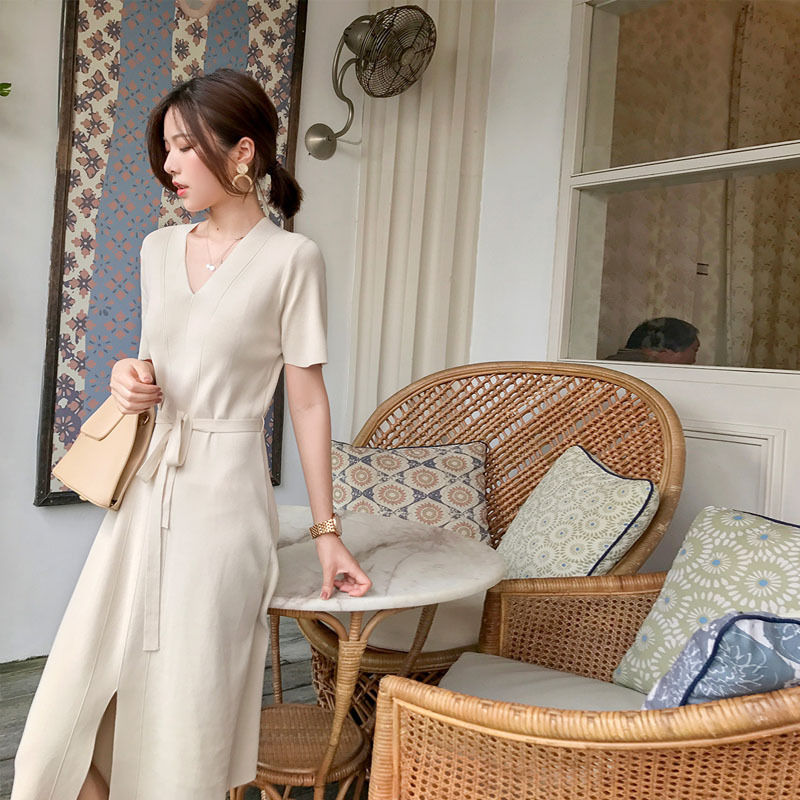 太美了，时而俏皮，时而优雅，会穿连衣裙的女人，美的独一无二