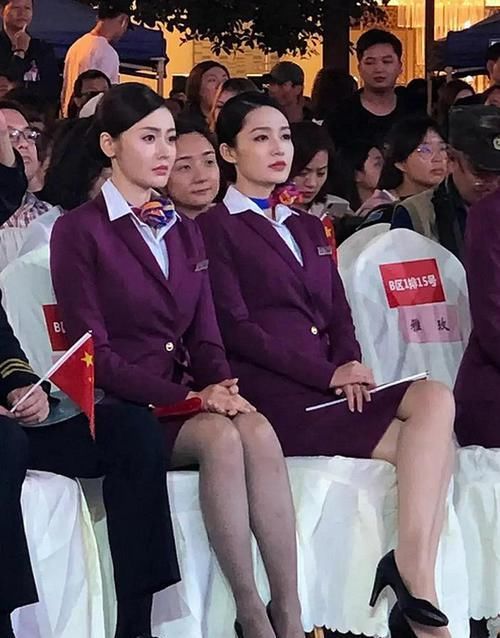 [ 合照]看了下面这4点却替她担心，尤其第2点很意外，都夸李沁合照优雅