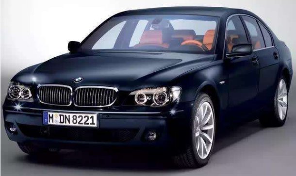  儿子：中国最“有钱”老太太，出门坐防弹车，生了三个身家千亿