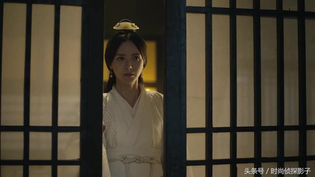 轻轻推开房门的古装女子，唐嫣刘亦菲张芷溪，谁的出现令你心动？