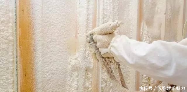  [隔热]红砖墙里填充泡沫，本以为是豆腐渣工程，没想到厚厚一层保温隔热
