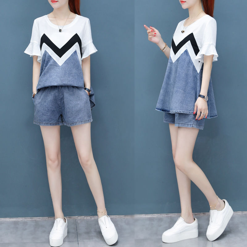 1米5老婆从不穿高跟鞋!出门时尚短套装+平底，看着有1米6