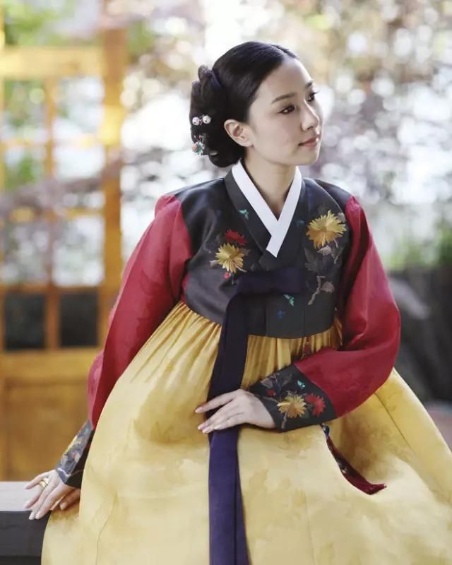  【传统服装】旗袍、和服、韩服、奥黛，哪个更美？