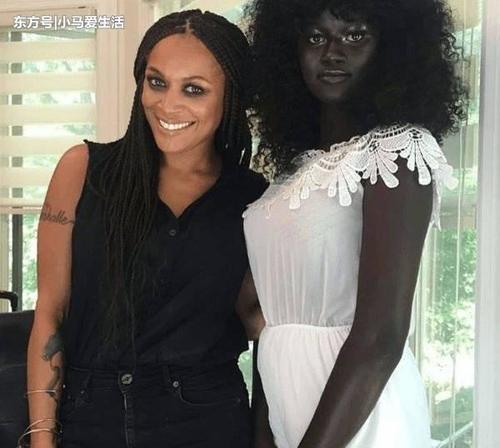 女生皮肤黑如碳，却靠自信之美成为魅力模特