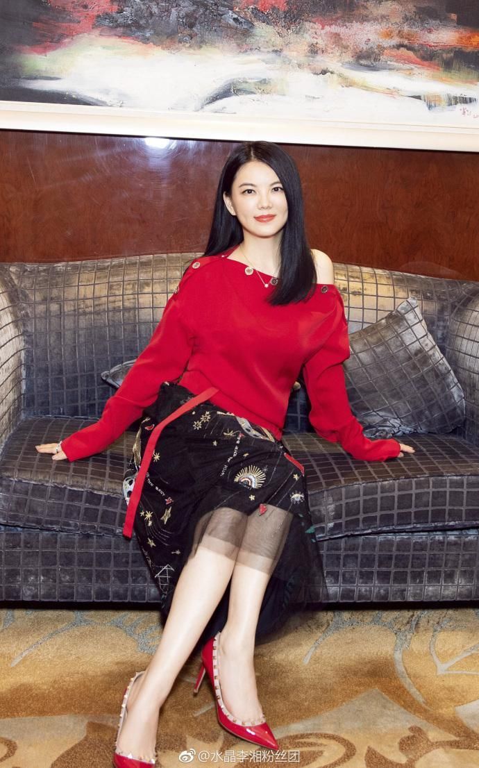 42岁李湘成功逆袭!瘦掉20斤不止 颜值爆表，穿衣品味直线上升