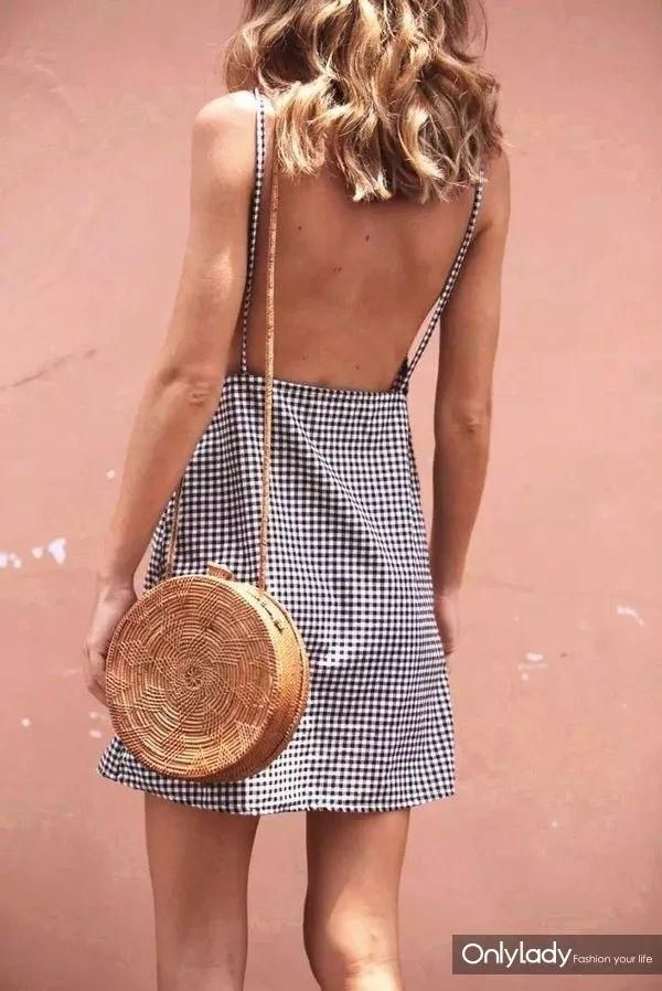 奶奶，你的菜篮子我抱走了哈~