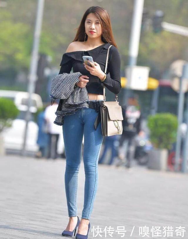 牛仔裤是时尚永恒不变的元素，彰显小姐姐优美身姿！