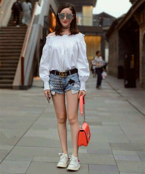 街拍：白富美级别的气质美女，名媛范十足，这是要迷倒多少直男！