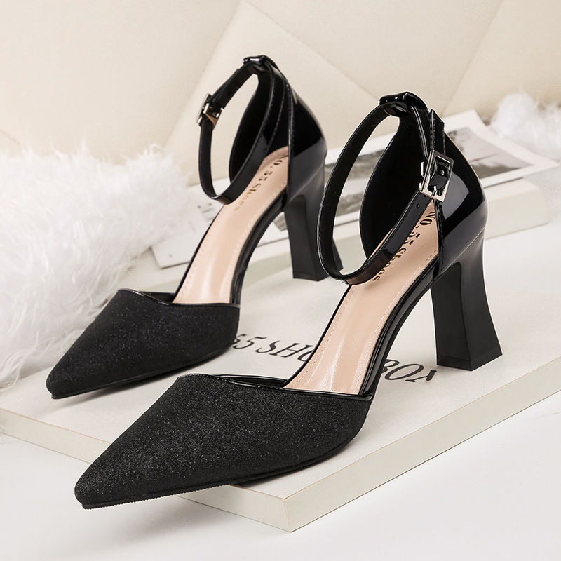 女人没有一双好看的鞋子，穿的再好看都没用