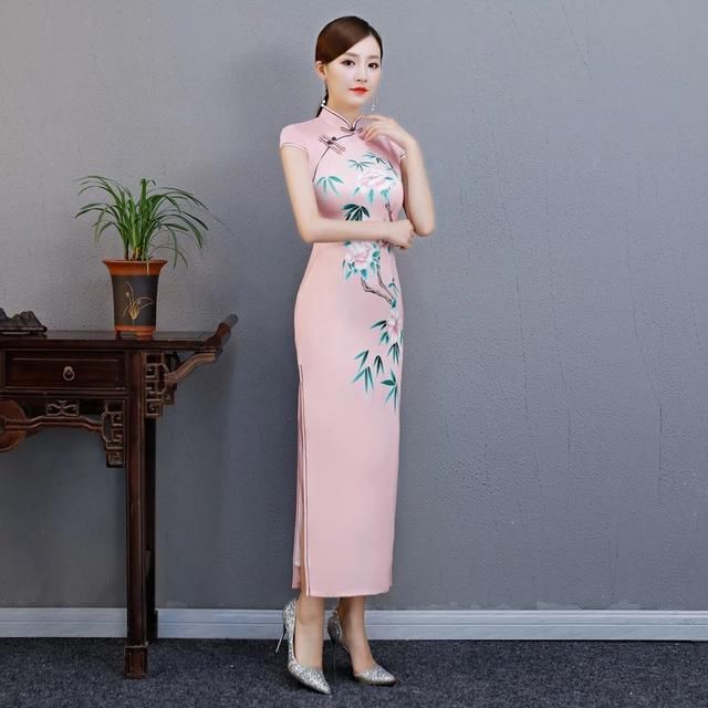 烫钻改良长旗袍，让你美出自己的风格！