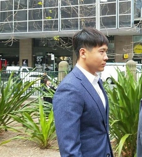 董璇正面怼网友，否认故意删除负面评论，承认过几天返回北京聚会