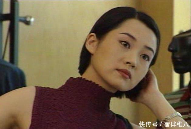 「针织衫」51岁许晴太会穿,针织衫轻松穿出高级感,22年前的造型现在仍流行