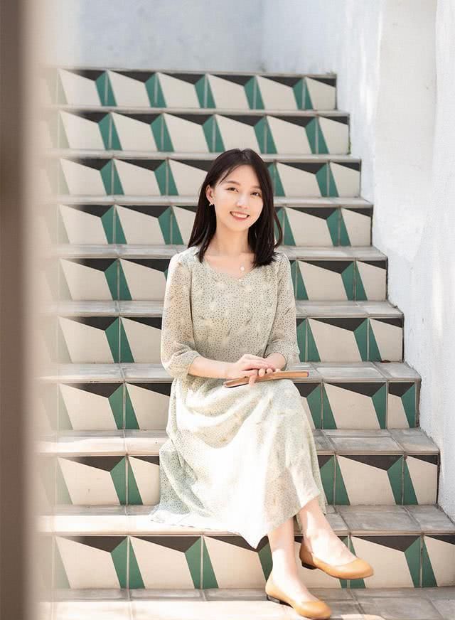  『蛋糕』“蛋糕裙”过时了，今春最流行的是“初恋裙”，这样穿也太美了