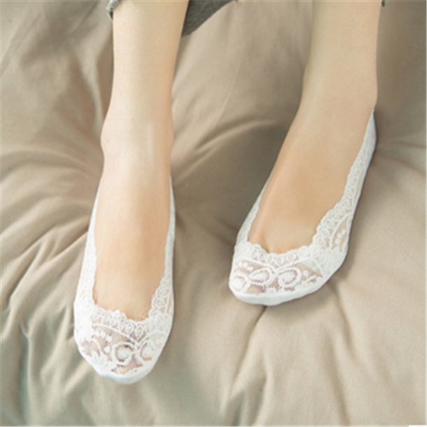 光脚穿高跟鞋易出汗打滑，刚上市的新款丝袜，透气好看脱鞋不尴尬