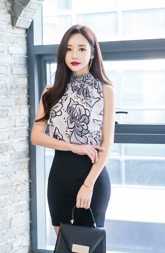 女神孙允珠，水墨翰园绞花青石染彩无袖衫