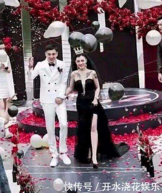 抖音“黑纱新娘”私下竟长这样, 纯素颜照曝光, 网友: 活该你幸福