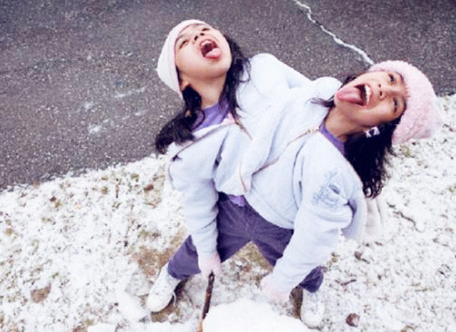 连体姐妹怀身孕,同嫁一个男人,一夫二妻