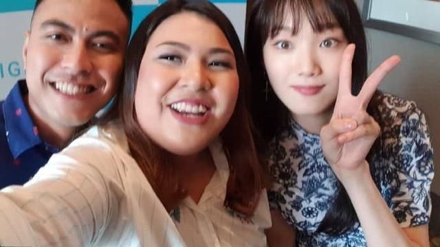 李圣经新造型花卉刺绣连衣短裙现身印尼,网友:这裙也就欧尼能搭