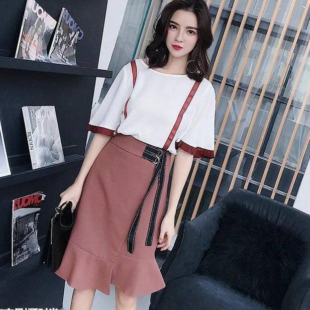 高跟黑丝配短裙，这才是这个夏天最性感的穿搭