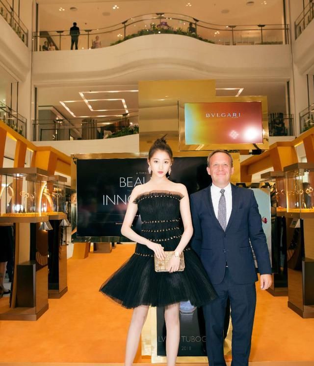 『女性』喜欢剪短发的女性可以试一试这款发型,时尚修颜,很减龄...