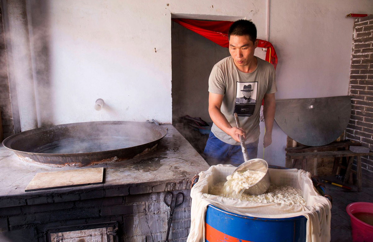 栾川豆腐味道独特,酸浆点卤是关键,秘诀只传自家人