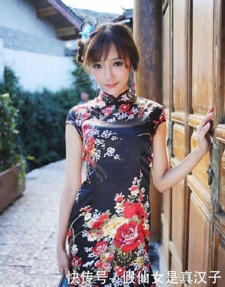  #演绎#旗袍才是真正时尚的衣服，看看美女的旗袍演绎，处处亮点！