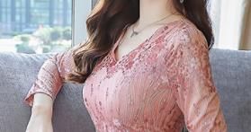 入秋了，阔腿裤早该扔了!若你是6070后，穿这秋裙，超美嫩了