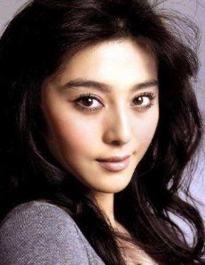 官方和洪金宝为范丞丞声明，绝非私生子，范氏姐弟关系再次被敲定