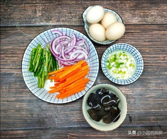 咸香■鸡蛋不要直接下锅煎,多加一步,又软又嫩,咸香入味,口感更蓬松