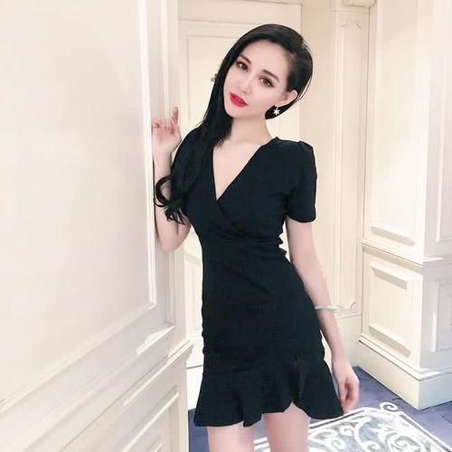 合适的礼服裙轻松赢得众人的倾慕，精致感，不俗气的美