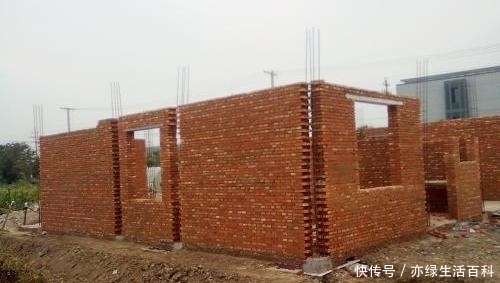  建房：建房申请不批，老宅翻盖也不准？老农：村干部这规定合理