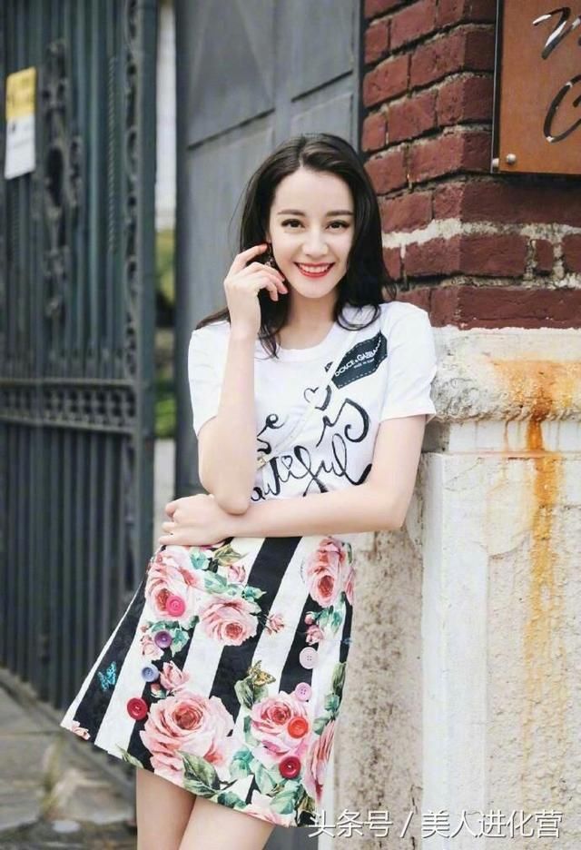 热巴真是太适合杜嘉班纳了，雍容华贵的风格一般人驾驭不了