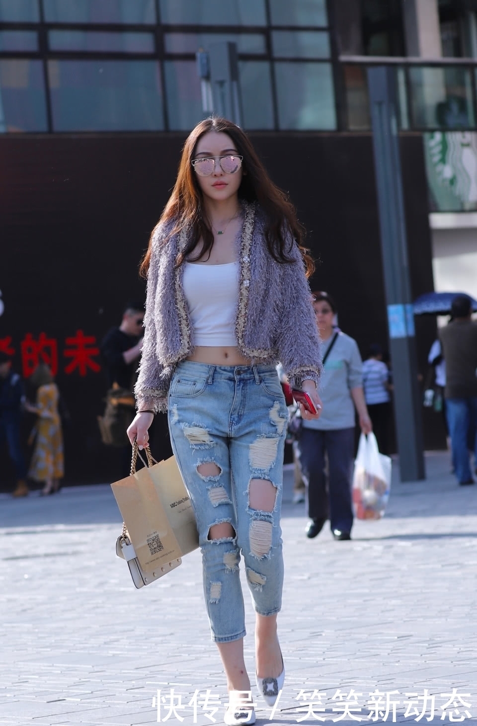 时尚|路人街拍:时尚又性感的小姐姐,破洞裤有点好看!