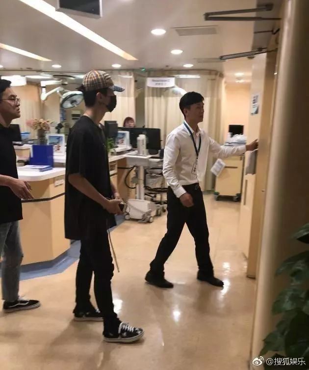 范丞丞被疑耍大牌,助理被辞退,粉丝列出罪状,要求维权!