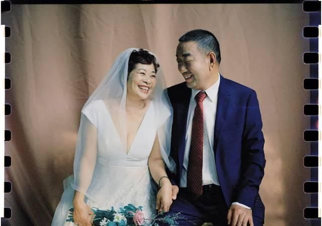  那一刻@迟到30年的婚纱照，这个母亲节我给妈妈补上了｜素人改造