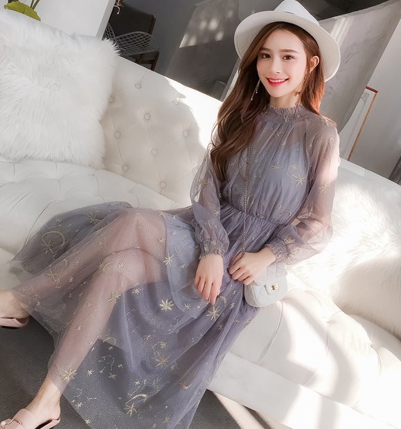 现在的女孩都真敢穿，同学衣柜里“夜店裙”让我大开眼界，我也买