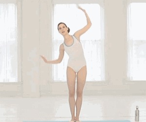 沈月被嘲“娱乐圈最丑女明星”！肩宽、腿粗真的没救了吗？