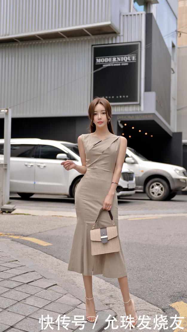 孙允珠优雅复古深褐色褶皱鱼尾裙