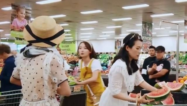 《妻子2》袁咏仪章子怡去购物,两人的消费习惯却透露了真实状态