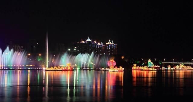 中国唯一省市同名的城市，曾为省会，文化底蕴深厚，旅游资源丰富