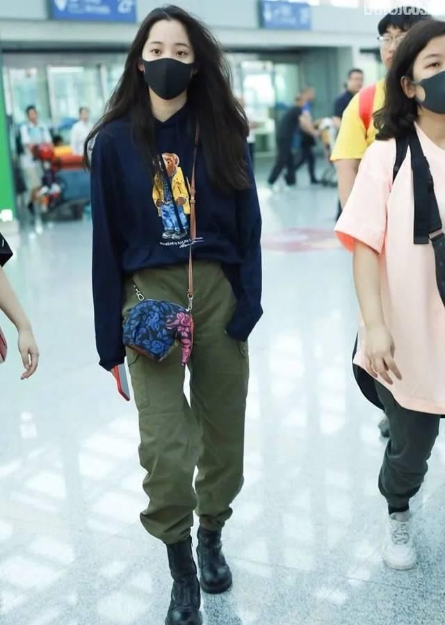  潮流：真香了 我已经被那条“丑牛仔裤子”时尚潮流暴击伤害！