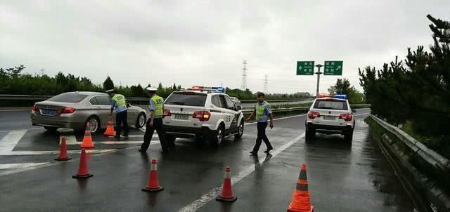  「转向灯」你可能还没意识到，这里是高速最危险的地方，操作不