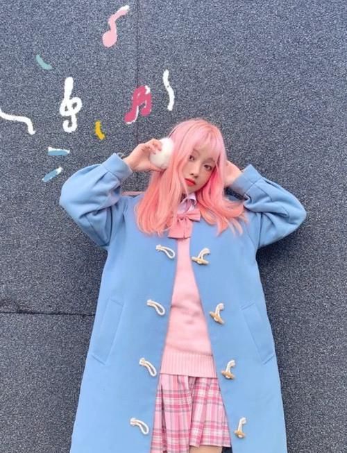  『女生』聪明的女生选大衣绝不会挑黑白灰，而是这“新3色”，更具质感！